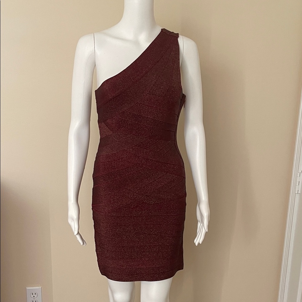 Stretta One-Shoulder Wine Bandage Bodycon Dress